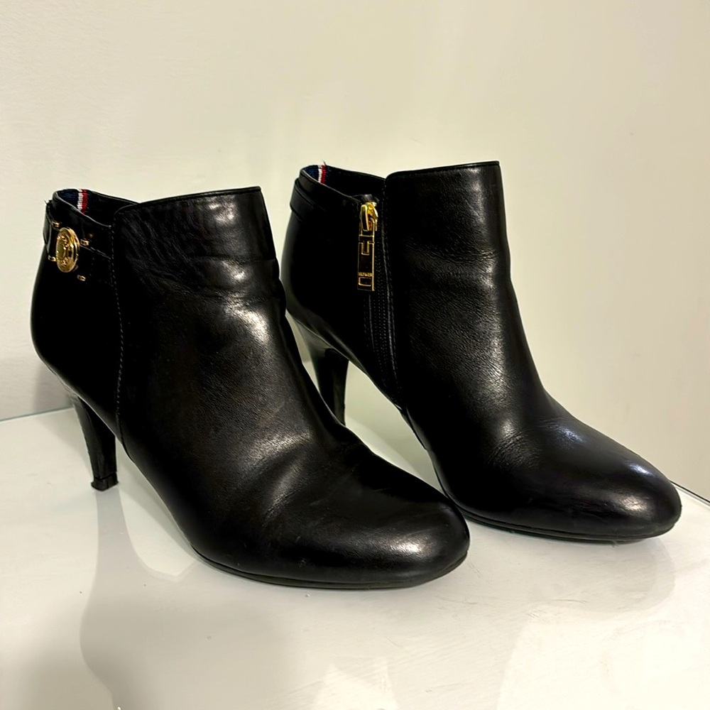 Tommy Hilfiger Black Leather Velesia Booties Size 7 - GUC